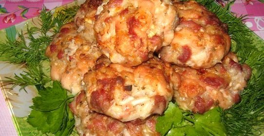 Рубленые котлеты из свинины и курицы с картофелем