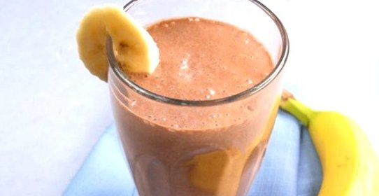 Шоколадный смузи с бананом
