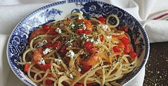 Спагетти с креветками и болгарским перцем