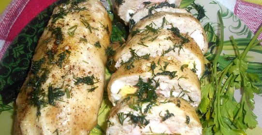 Куриные рулеты с начинкой из сосисок