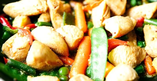 Курица с овощами в соево-медовом соусе