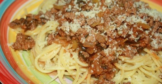 Легкий мясной соус с кинзой и болгарским перцем для спагетти в мультиварке