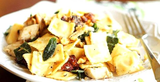 Равиоли с курицей и грецкими орехами