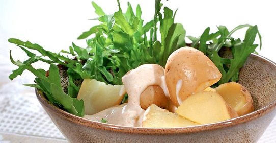 Молодой картофель с пикантным йогуртом