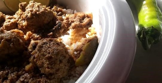 Фрикадельки патанг в кокосовом молоке с грибами