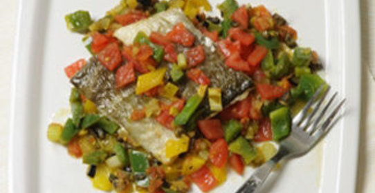 Треска с маринованными овощами