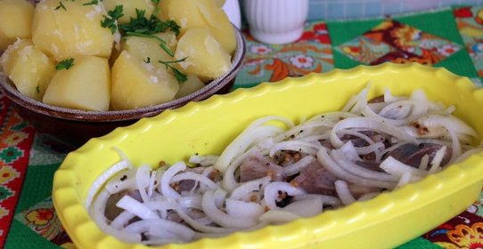 Сельдь с луком в горчично - масляной заправке