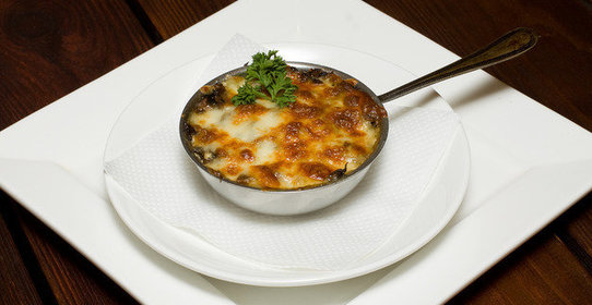 Жульен с ветчиной и сыром бри