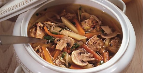 Грибной суп со свиными фрикадельками