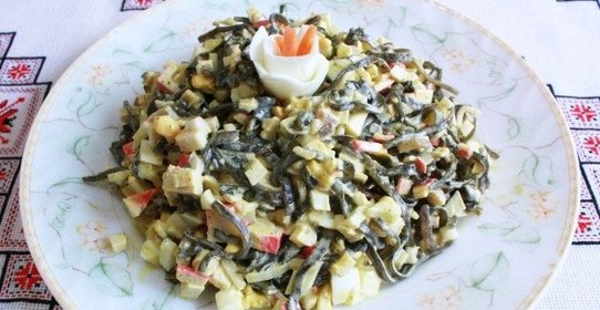 Салат с морской капустой и кукурузой