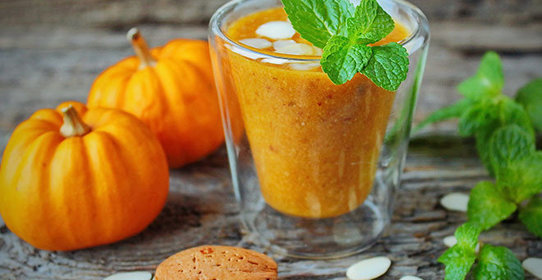 Тыквенный смузи с финиками и имбирным сиропом