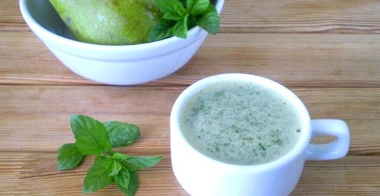 Зеленый коктейль с грушей