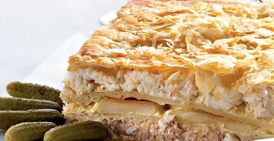 Закусочный Наполеон с печенью трески, зубаткой и яблоками