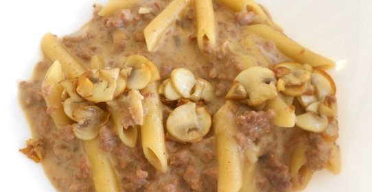 Паста с фаршем и грибами