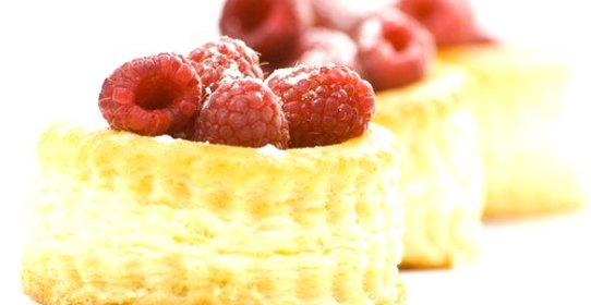 Корзиночки из теста фило с малиной