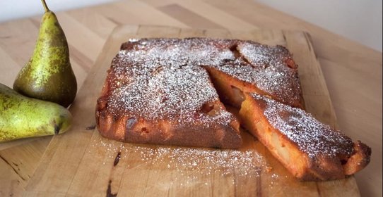 Манник со свекольным соком и пьяной грушей