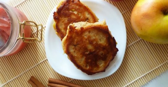Яблочные оладьи из гречневой муки