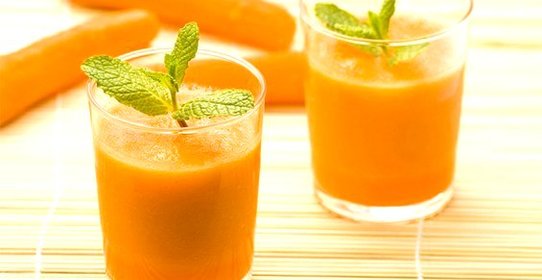 Смузи с сельдереем, морковью и яблоком