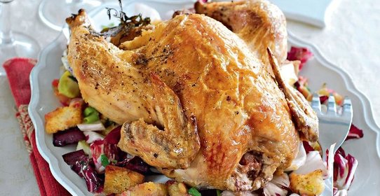 Запеченная курица с хлебным гарниром