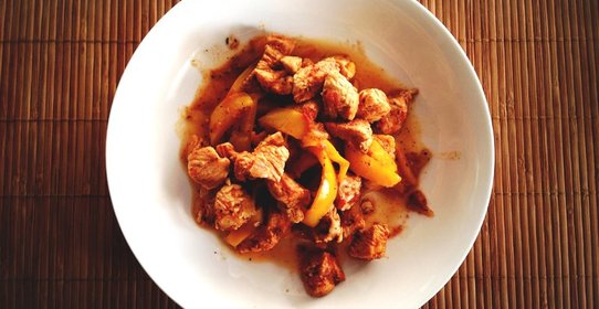 Маринованная индейка с овощами (Tacchino con pepe giallo)