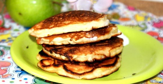 Оладьи с яблоком