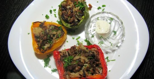 Фаршированный болгарский перец, запеченный в духовке