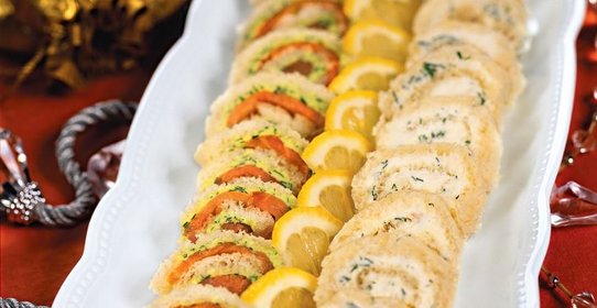 Сэндвичи-рулеты с семгой, сыром и орехами