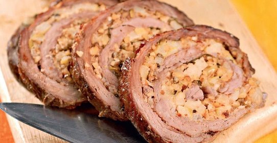 Рулет из говядины с яблоками