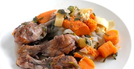 Курица, тушенная в вине