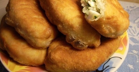 Пирожки с луком и яйцом