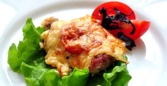 Говядина по-французски с помидорами