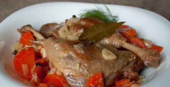 Тушеные утиные ножки