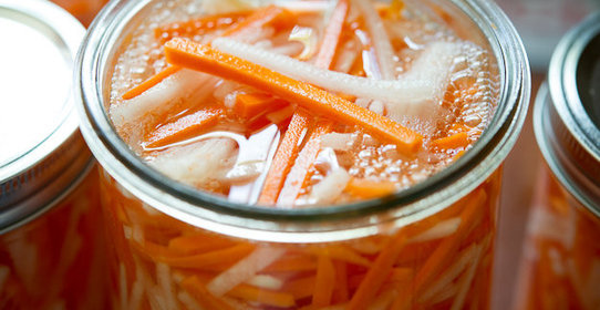 Маринованная морковь с дайконом по-вьетнамски