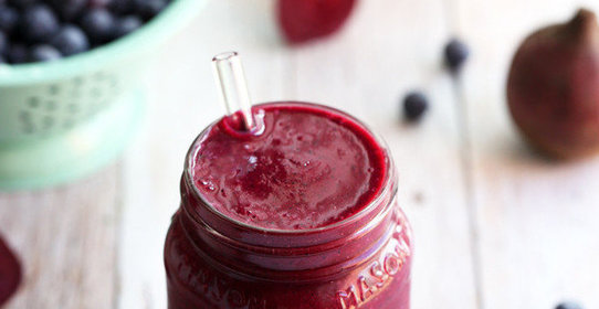 Ягодный смузи со свеклой
