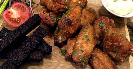 Куриные крылья в соусе барбекю