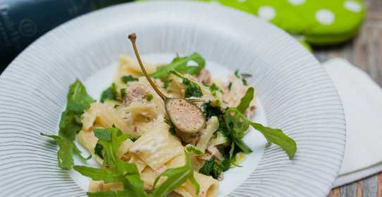 Паста с пикантным соусом из тунца за 30 минут