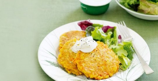 Острые оладьи с кукурузой и морковью