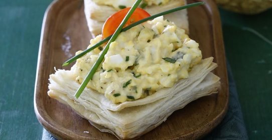 Слойки с яичным салатом