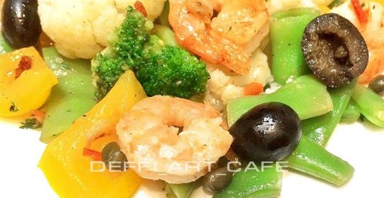 Романтичный салат с креветками и овощами Аль денте