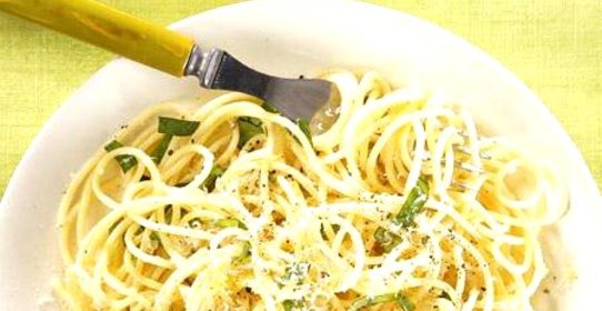Спагетти с чесноком и чили