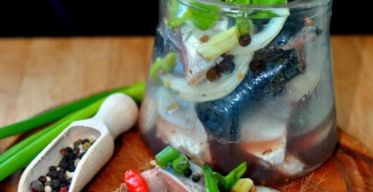 Сельдь малосольная в пряном маринаде