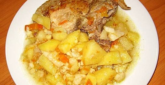 Цветная капуста со свининой в мультиварке