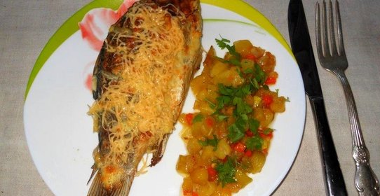 Карась запечённый под сыром