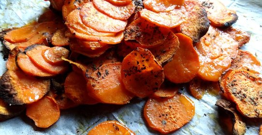 Хрустящий сладкий картофель с базиликом