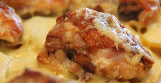 Сногсшибательная курица, запеченная с картошкой и сыром