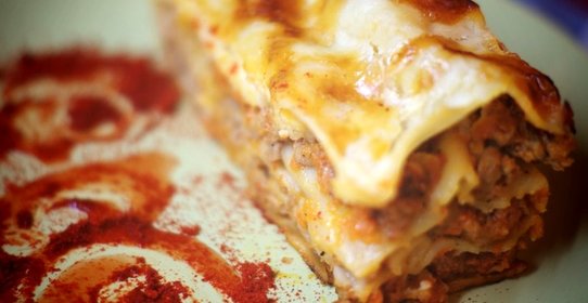 Лазанья с мясным фаршем и пармезаном