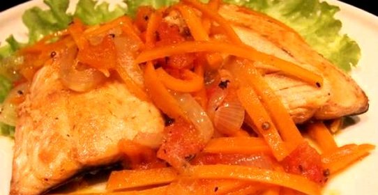 Горбуша в маринаде с морковью