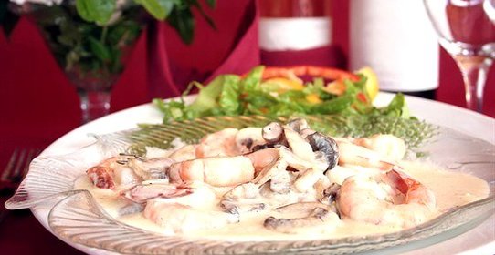 Креветки с текилой, сливками и зеленым луком