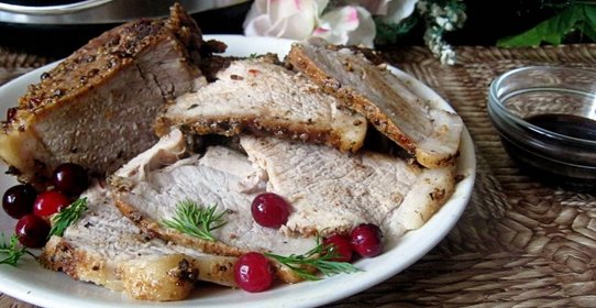 Свиной окорок, запеченный в пакете