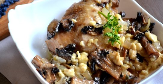 Курица с грибами в духовке